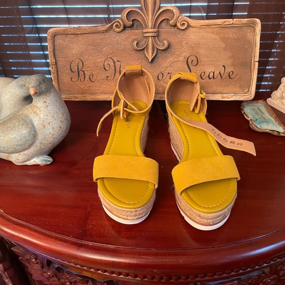 Marc Fisher shoes - Picture 2 of 7